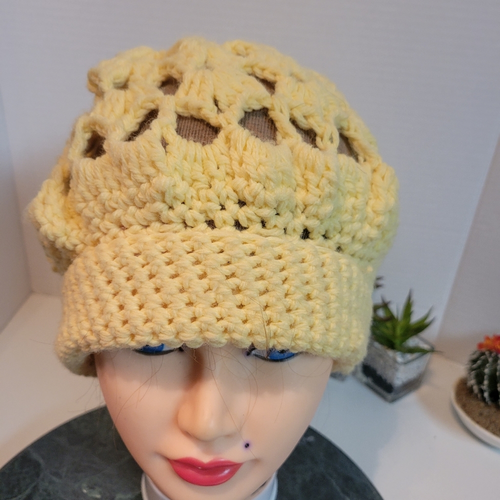 LEMON YELLOW 🍋  CROCHET HAT.